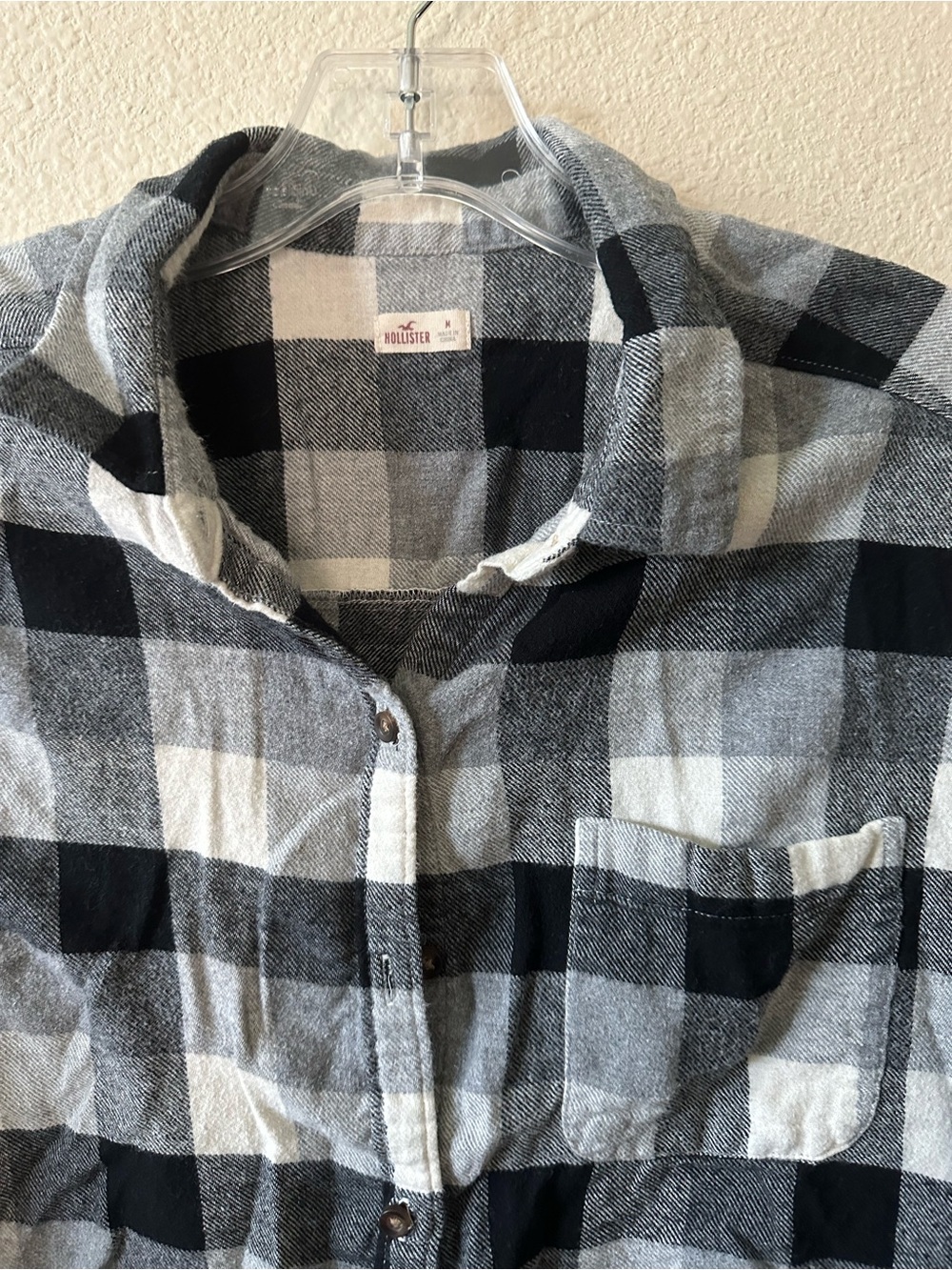 Hollister women's Black & White Plaid Button-Up Shirt size M/pre owned 1301 - Picture 2 of 4